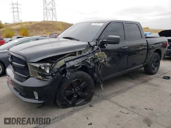 2018 Ram 1500 Tradesman z VIN 1C6RR6KG8JS280175, wystawiony jako Copart lot #77013914 z przebiegiem 45 110 mil mil oraz Szkoda całkowita • Salvage title. Historia ofert i sprzedaży dostępna na DreamBid. Obrazek 1.