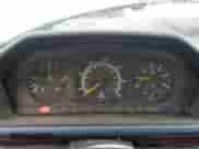 1990 Mercedes-Benz 300 z VIN WDBEB28D9LB167760, wystawiony jako Copart lot #50052815 z przebiegiem 310 217 mil mil oraz Czysty tytuł • Clean title. Historia ofert i sprzedaży dostępna na DreamBid. Obrazek 9.