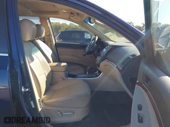 2010 Hyundai Veracruz Limited с VIN KM8NU4CC5AU137061, выставлен на аукционе IAAI как лот 43408644 с пробегом 92 743 миль миль и . История ставок и продаж доступна на DreamBid. Изображение 5.