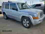 2006 Jeep Commander z VIN 1J8HH48NX6C269125, wystawiony jako Copart lot #84370915 z przebiegiem 144 143 mil mil oraz Czysty tytuł • Clean title. Historia ofert i sprzedaży dostępna na DreamBid. Obrazek 1.