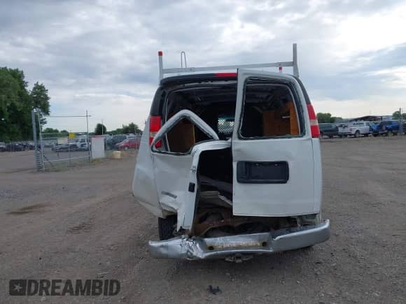 2008 Chevrolet Express Cargo with VIN 1GCFG154781194443, listed as a IAAI auction lot 42496633 with 192,497 mi miles and . Bid and sale history available at DreamBid. Image 16.