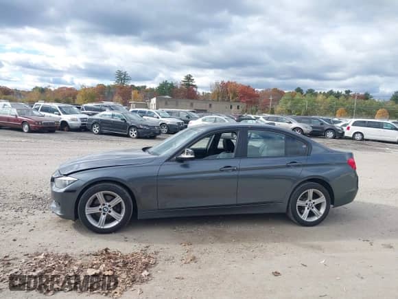 2015 BMW 3 Series 328i xDrive с VIN WBA3B5G56FNS14005, выставлен на аукционе IAAI как лот 43557267 с пробегом 154 547 миль миль и . История ставок и продаж доступна на DreamBid. Изображение 14.