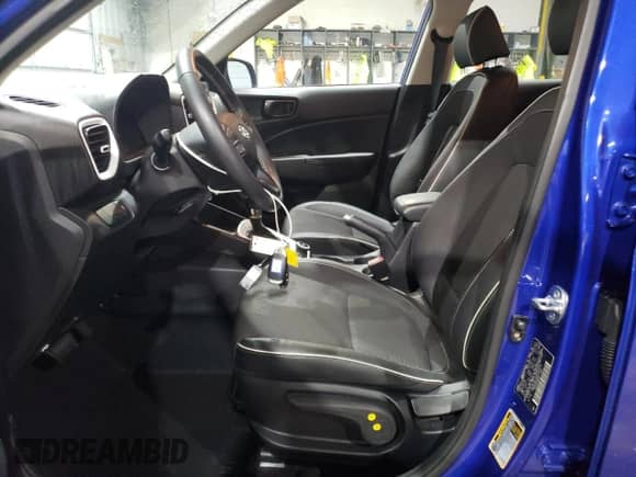 2024 Hyundai Venue SEL z VIN KMHRC8A35RU287679, wystawiony jako Copart lot #62506994 z przebiegiem 13 979 mil mil oraz Szkoda całkowita • Salvage title. Historia ofert i sprzedaży dostępna na DreamBid. Obrazek 7.