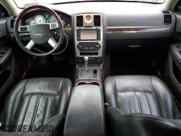 2008 Chrysler 300 C Hemi with VIN 2C3KA63H18H139883, listed as a Copart auction lot 85719065 with 84,092 mi miles and Salvage title. Bid and sale history available at DreamBid. Image 8.