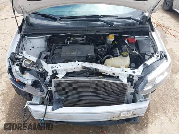 2018 Chevrolet Sonic Premier z VIN 1G1JF6SB6J4121932, wystawiony jako IAAI lot #42502568 z przebiegiem 93 055 mil mil oraz . Historia ofert i sprzedaży dostępna na DreamBid. Obrazek 10.