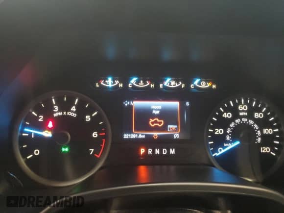 2018 Ford F-150 XL с VIN 1FTFW1EG3JKC63917, выставлен на аукционе Copart как лот 85558085 с пробегом 221 291 миль миль и Чистый • Clean title. История ставок и продаж доступна на DreamBid. Изображение 9.