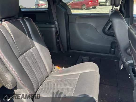 2014 Dodge Grand Caravan R/T with VIN 2C4RDGEG9ER194700, listed as a Copart auction lot 70061395 with 124,223 mi miles and Clean title. Bid and sale history available at DreamBid. Image 6.