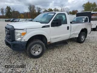 2013 Ford F-250 XL z VIN 1FDBF2A64DEA18186, wystawiony jako Copart lot #82675475 z przebiegiem 156 205 mil mil oraz Szkoda całkowita • Salvage title. Historia ofert i sprzedaży dostępna na DreamBid. Obrazek 1.