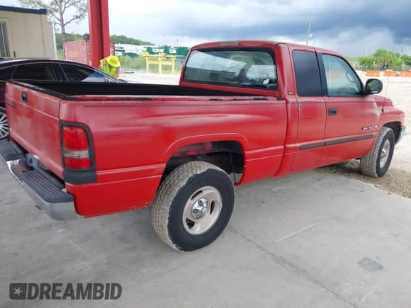 2001 Dodge 1500 z VIN 3B7HC13Z61G791092, wystawiony jako IAAI lot #42815850 z przebiegiem 123 803 mil mil oraz . Historia ofert i sprzedaży dostępna na DreamBid. Obrazek 4.