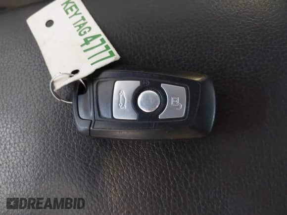 2013 BMW 3 Series 328i xDrive z VIN WBA3B3G58DNR79816, wystawiony jako IAAI lot #42303325 z przebiegiem 83 265 mil mil oraz . Historia ofert i sprzedaży dostępna na DreamBid. Obrazek 11.