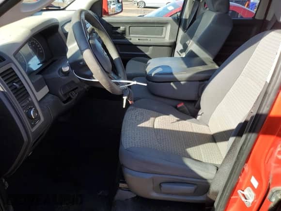 2012 Ram 1500 Express z VIN 1C6RD7FT6CS139720, wystawiony jako Copart lot #71179305 z przebiegiem 143 164 mil mil oraz Czysty tytuł • Clean title. Historia ofert i sprzedaży dostępna na DreamBid. Obrazek 7.