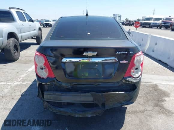 2014 Chevrolet Sonic LT z VIN 1G1JC5SB7E4146444, wystawiony jako IAAI lot #42014386 z przebiegiem 85 122 mil mil oraz . Historia ofert i sprzedaży dostępna na DreamBid. Obrazek 16.