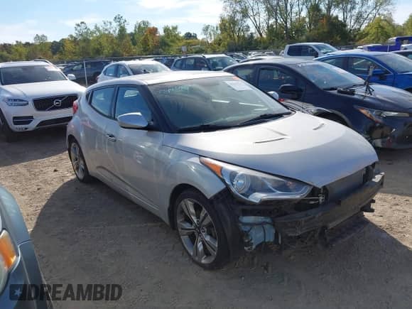 2013 Hyundai Veloster w/Black Int z VIN KMHTC6AD1DU096921, wystawiony jako IAAI lot #43332519 z przebiegiem 30 553 mil mil oraz . Historia ofert i sprzedaży dostępna na DreamBid. Obrazek 1.