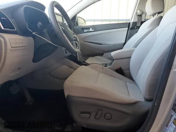 2020 Hyundai Tucson Value with VIN KM8J33A42LU105730, listed as a Copart auction lot 81601995 with 80,461 mi miles and Clean title. Bid and sale history available at DreamBid. Image 7.