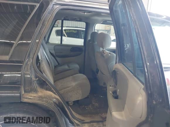 2003 Chevrolet TrailBlazer LT с VIN 1GNDT13S432101814, выставлен на аукционе IAAI как лот 42823256 с пробегом 199 172 миль миль и . История ставок и продаж доступна на DreamBid. Изображение 8.