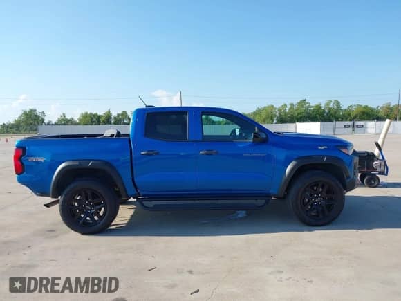2023 Chevrolet Colorado 4WD Trail Boss z VIN 1GCPTEEK8P1124020, wystawiony jako IAAI lot #43181511 z przebiegiem 36 094 mil mil oraz . Historia ofert i sprzedaży dostępna na DreamBid. Obrazek 9.