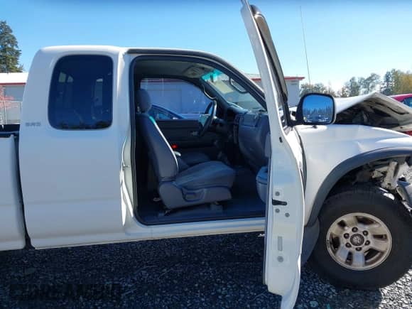2000 Toyota Tacoma with VIN 5TEWM72N9YZ709411, listed as a IAAI auction lot 43417590 with 249,085 mi miles and . Bid and sale history available at DreamBid. Image 5.