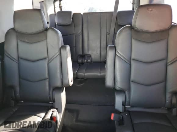 2019 Cadillac Escalade Premium Luxury z VIN 1GYS4CKJ7KR301331, wystawiony jako Copart lot #60426015 z przebiegiem 87 705 mil mil oraz Szkoda całkowita • Salvage title. Historia ofert i sprzedaży dostępna na DreamBid. Obrazek 10.