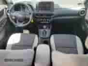 2022 Hyundai Kona SE с VIN KM8K22AB1NU824034, выставлен на аукционе Copart как лот 69736495 с пробегом 41 737 миль миль и Списание • Salvage title. История ставок и продаж доступна на DreamBid. Изображение 8.