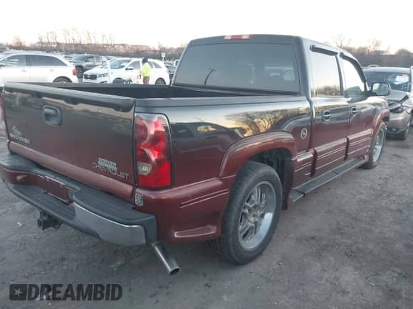 2005 Chevrolet Silverado 1500 LS z VIN 2GCEC13T751334286, wystawiony jako IAAI lot #41183917 z przebiegiem 229 192 mil mil oraz . Historia ofert i sprzedaży dostępna na DreamBid. Obrazek 4.