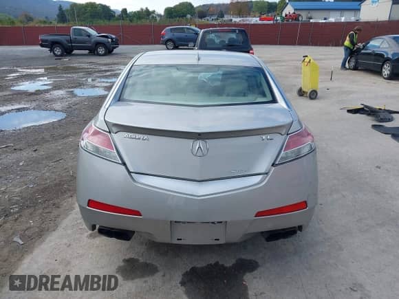2010 Acura TL Technology с VIN 19UUA9F50AA007792, выставлен на аукционе IAAI как лот 43423943 с пробегом 83 563 миль миль и . История ставок и продаж доступна на DreamBid. Изображение 16.