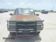 1998 Chevrolet Silverado 3500 z VIN 1GCGC33R8WF058641, wystawiony jako IAAI lot #42698099 z przebiegiem 318 938 mil mil oraz . Historia ofert i sprzedaży dostępna na DreamBid. Obrazek 6.