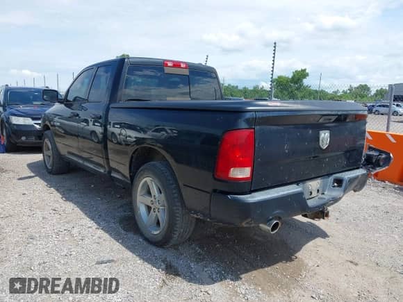 2009 Dodge 1500 SLT z VIN 1D3HB18T59S701420, wystawiony jako IAAI lot #42625312 z przebiegiem 295 346 mil mil oraz . Historia ofert i sprzedaży dostępna na DreamBid. Obrazek 3.