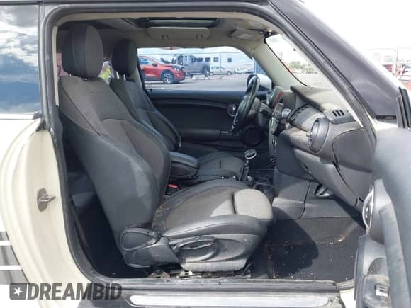 2014 MINI Hardtop with VIN WMWXM5C50ET936887, listed as a IAAI auction lot 43242221 with 148,521 mi miles and . Bid and sale history available at DreamBid. Image 5.