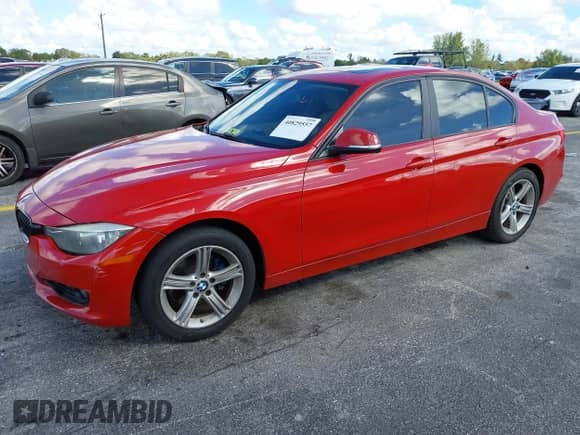 2013 BMW 3 Series 328i xDrive с VIN WBA3B3C57DF540929, выставлен на аукционе IAAI как лот 40829557 с пробегом 133 351 миль миль и . История ставок и продаж доступна на DreamBid. Изображение 18.