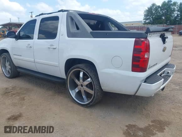 2007 Chevrolet Avalanche LTZ with VIN 3GNEC12047G306471, listed as a IAAI auction lot 42588844 with 216,509 mi miles and . Bid and sale history available at DreamBid. Image 3.