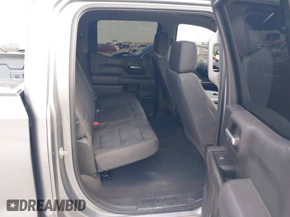 2020 Chevrolet Silverado 1500 Custom z VIN 3GCPWBEF2LG302881, wystawiony jako IAAI lot #43100349 z przebiegiem 89 376 mil mil oraz . Historia ofert i sprzedaży dostępna na DreamBid. Obrazek 8.