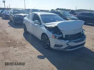 2018 Volvo S60 Dynamic z VIN YV126MFL6J2456360, wystawiony jako IAAI lot #43182760 z przebiegiem 74 386 mil mil oraz . Historia ofert i sprzedaży dostępna na DreamBid. Obrazek 1.