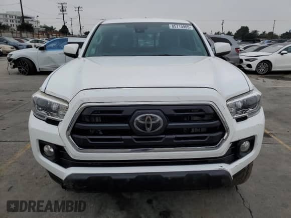 2023 Toyota Tacoma SR z VIN 3TYRZ5CN9PT026979, wystawiony jako Copart lot #85715965 z przebiegiem 70 943 mil mil oraz Szkoda całkowita • Salvage title. Historia ofert i sprzedaży dostępna na DreamBid. Obrazek 5.