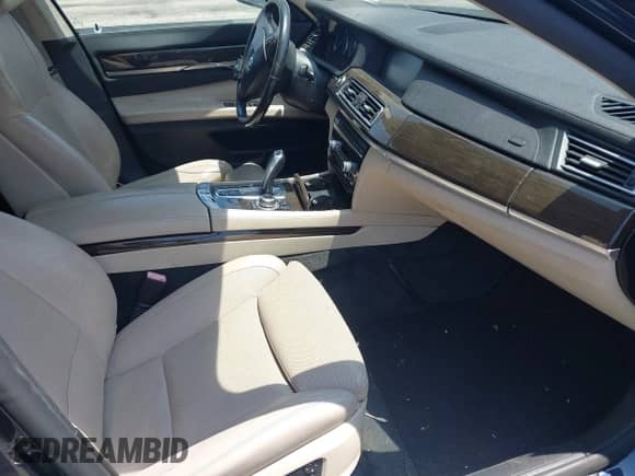 2010 BMW 7 Series 750Li с VIN WBAKB8C50ACY63208, выставлен на аукционе IAAI как лот 42606209 с пробегом 120 802 миль миль и . История ставок и продаж доступна на DreamBid. Изображение 5.