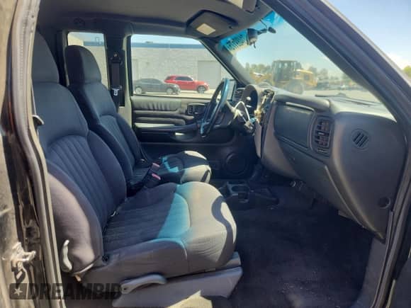 2003 Chevrolet S-10 LS с VIN 1GCCT19X238214052, выставлен на аукционе Copart как лот 71489175 с пробегом 227 994 миль миль и Чистый • Clean title. История ставок и продаж доступна на DreamBid. Изображение 10.