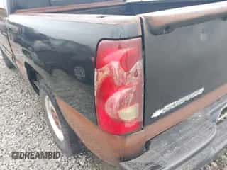 2003 Chevrolet Silverado 1500 LS с VIN 2GCEC19V531322675, выставлен на аукционе IAAI как лот 43379099 с пробегом Не указан миль и . История ставок и продаж доступна на DreamBid. Изображение 6.