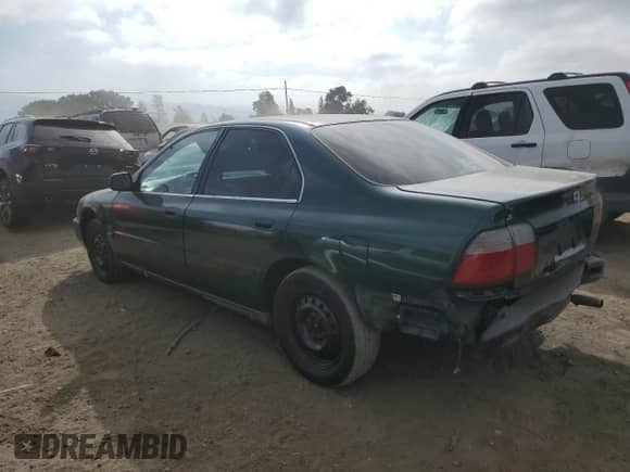 1996 Honda Accord LX z VIN 1HGCD5639TA015189, wystawiony jako Copart lot #70016855 z przebiegiem 223 903 mil mil oraz Szkoda całkowita • Salvage title. Historia ofert i sprzedaży dostępna na DreamBid. Obrazek 2.