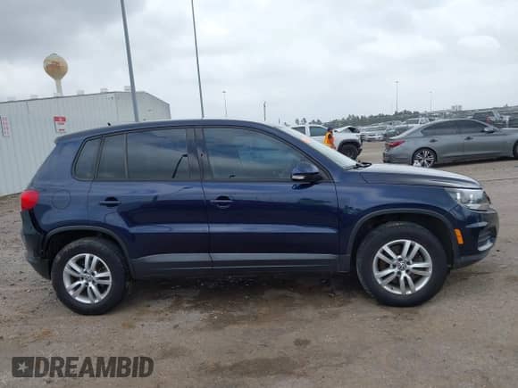 2013 Volkswagen Tiguan SE z VIN WVGAV3AX9DW613283, wystawiony jako IAAI lot #41954359 z przebiegiem 147 525 mil mil oraz . Historia ofert i sprzedaży dostępna na DreamBid. Obrazek 13.