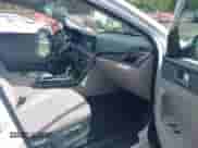 2017 Hyundai Sonata SE с VIN 5NPE24AF2HH589383, выставлен на аукционе IAAI как лот 43163194 с пробегом 27 745 миль миль и . История ставок и продаж доступна на DreamBid. Изображение 5.