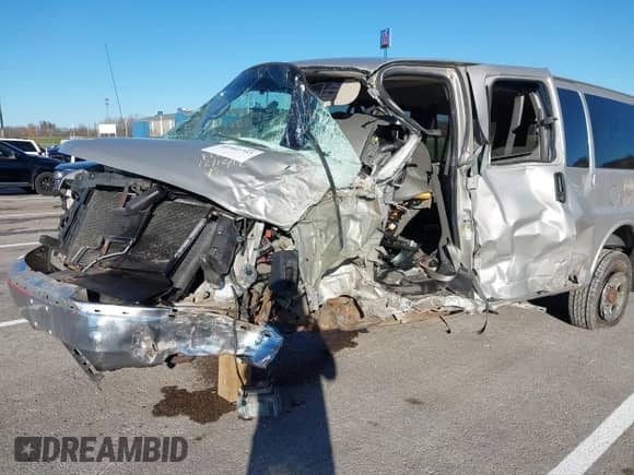 2006 Chevrolet Express Passenger с VIN 1GAHG35U661107013, выставлен на аукционе IAAI как лот 40902703 с пробегом Не указан миль и . История ставок и продаж доступна на DreamBid. Изображение 6.