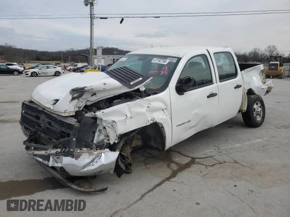 2014 Chevrolet Silverado 2500HD Work Truck z VIN 1GC1KVCG1EF184664, wystawiony jako Copart lot #47192755 z przebiegiem 199 338 mil mil oraz Szkoda całkowita • Salvage title. Historia ofert i sprzedaży dostępna na DreamBid. Obrazek 1.