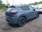 2023 Mazda CX-5 S Carbon Edition z VIN JM3KFBCM8P0223695, wystawiony jako IAAI lot #42379352 z przebiegiem 41 849 mil mil oraz . Historia ofert i sprzedaży dostępna na DreamBid. Obrazek 4.