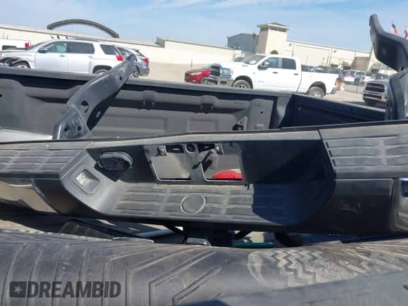 2020 Toyota Tundra SR5 с VIN 5TFDY5F19LX875273, выставлен на аукционе IAAI как лот 43152678 с пробегом 168 862 миль миль и . История ставок и продаж доступна на DreamBid. Изображение 12.