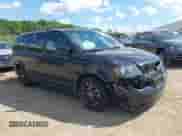 2019 Dodge Grand Caravan SE z VIN 2C4RDGBG4KR524677, wystawiony jako IAAI lot #42672030 z przebiegiem 99 372 mil mil oraz . Historia ofert i sprzedaży dostępna na DreamBid. Obrazek 1.