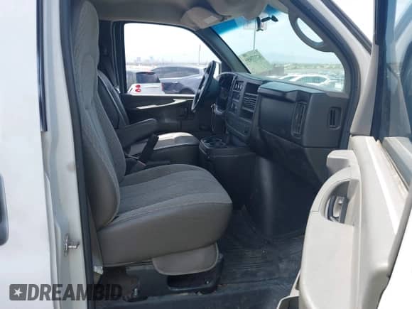2008 Chevrolet Express Cargo with VIN 1GCGG25C581171941, listed as a IAAI auction lot 42777650 with 186,456 mi miles and . Bid and sale history available at DreamBid. Image 5.