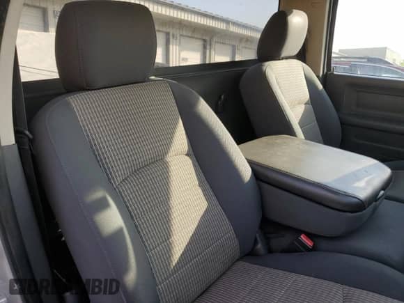 2011 Ram 1500 ST z VIN 3D7JB1EK3BG504495, wystawiony jako Copart lot #56686305 z przebiegiem 268 167 mil mil oraz Czysty tytuł • Clean title. Historia ofert i sprzedaży dostępna na DreamBid. Obrazek 11.