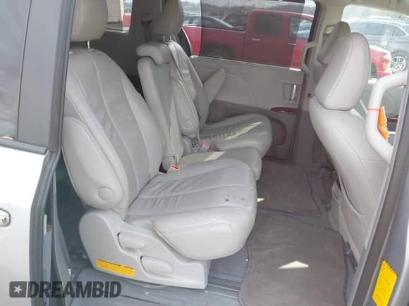 2013 Toyota Sienna XLE AAS with VIN 5TDYK3DC1DS392332, listed as a IAAI auction lot 40968544 with 129,081 mi miles and . Bid and sale history available at DreamBid. Image 8.