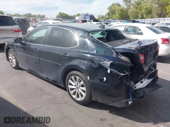 2020 Toyota Camry LE z VIN 4T1C11AK2LU880546, wystawiony jako IAAI lot #43158555 z przebiegiem 276 695 mil mil oraz . Historia ofert i sprzedaży dostępna na DreamBid. Obrazek 3.