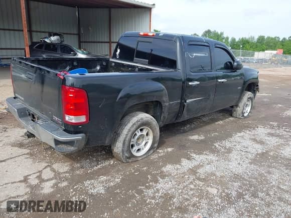 2013 GMC Sierra 1500 Denali z VIN 3GTP1XE23DG300664, wystawiony jako IAAI lot #42071928 z przebiegiem 232 181 mil mil oraz . Historia ofert i sprzedaży dostępna na DreamBid. Obrazek 4.