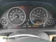 2017 BMW 3 Series 320i xDrive z VIN WBA8E5G55HNU22618, wystawiony jako Copart lot #55769045 z przebiegiem 81 163 mil mil oraz Szkoda całkowita • Salvage title. Historia ofert i sprzedaży dostępna na DreamBid. Obrazek 9.